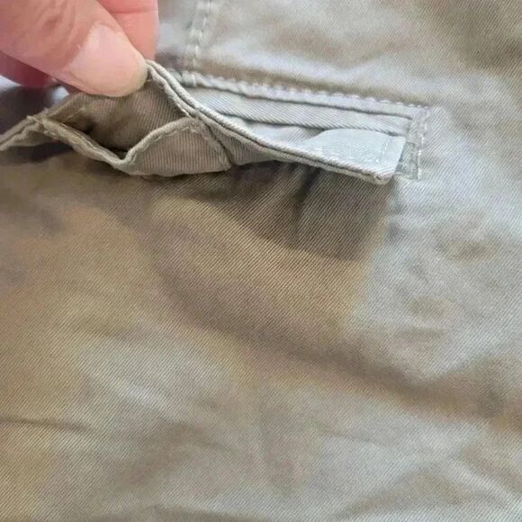 Old Navy Women's Khaki Green Cotton Low Rise Cuffed Shorts NEW - Picture 7 of 11